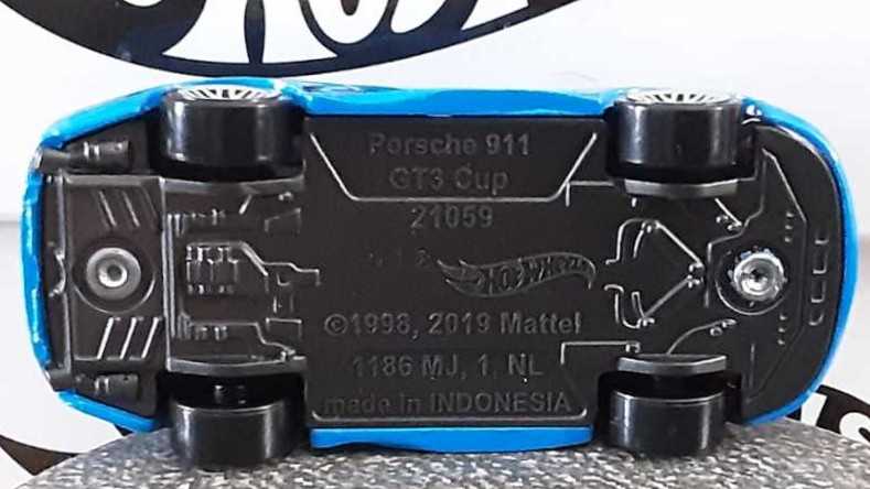 Porche 911 GT3 Cup - Fast & Furious toy car collectible - Main Image 3