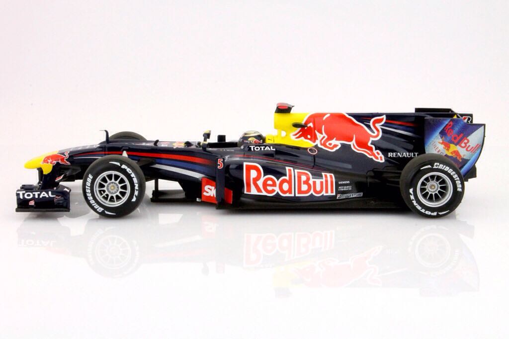 RedBull RB6 S. Vettel - Minichamps toy car collectible - Main Image 2