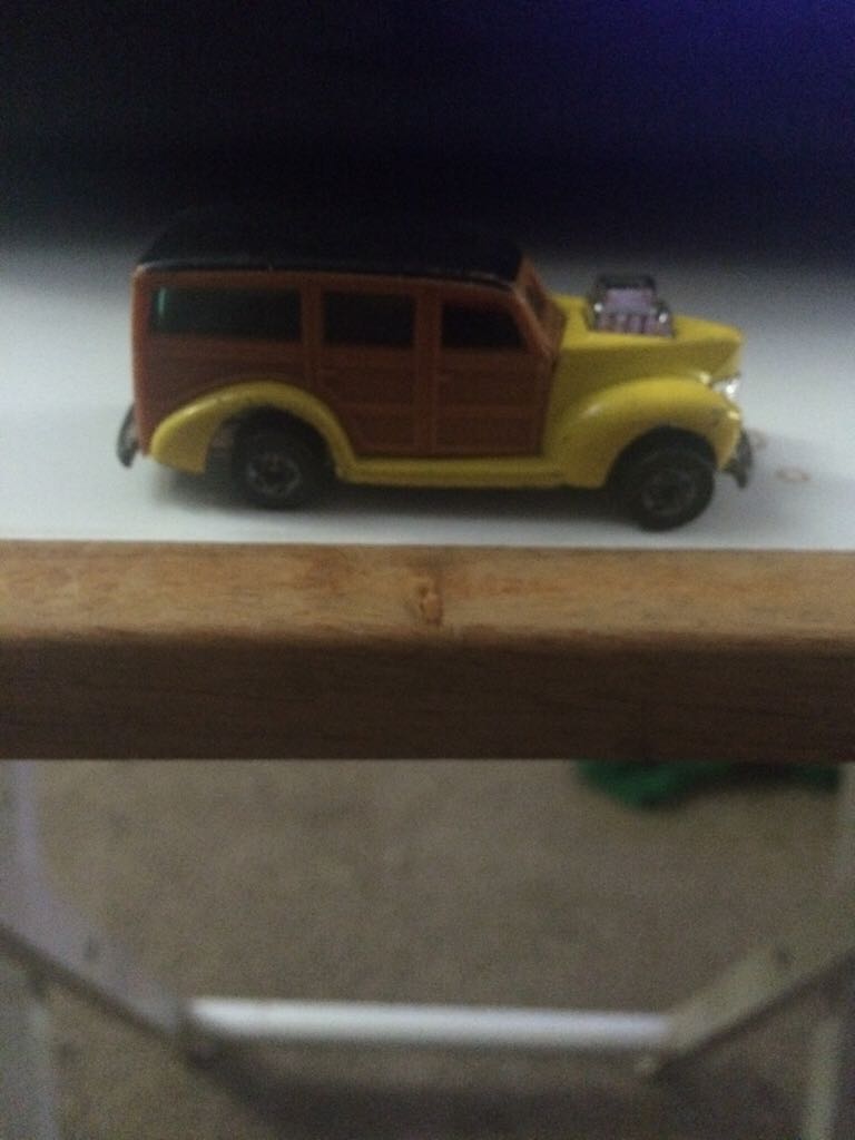 1940 Ford Woody Wagon - Hot Wheels toy car collectible - Main Image 2