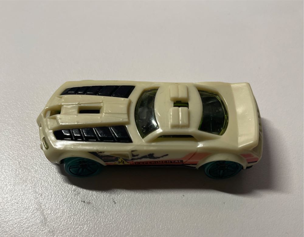 Color Splash Science Lab 5-Pack - 2014  HW City toy car collectible - Main Image 2