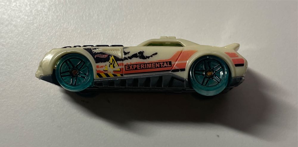 Color Splash Science Lab 5-Pack - 2014  HW City toy car collectible - Main Image 3