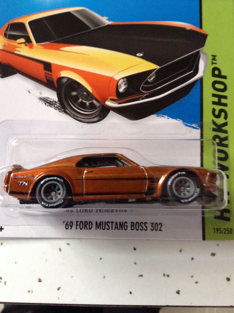 ’69 Mustang Boss 302 - Super Treasure Hunt toy car collectible - Main Image 2