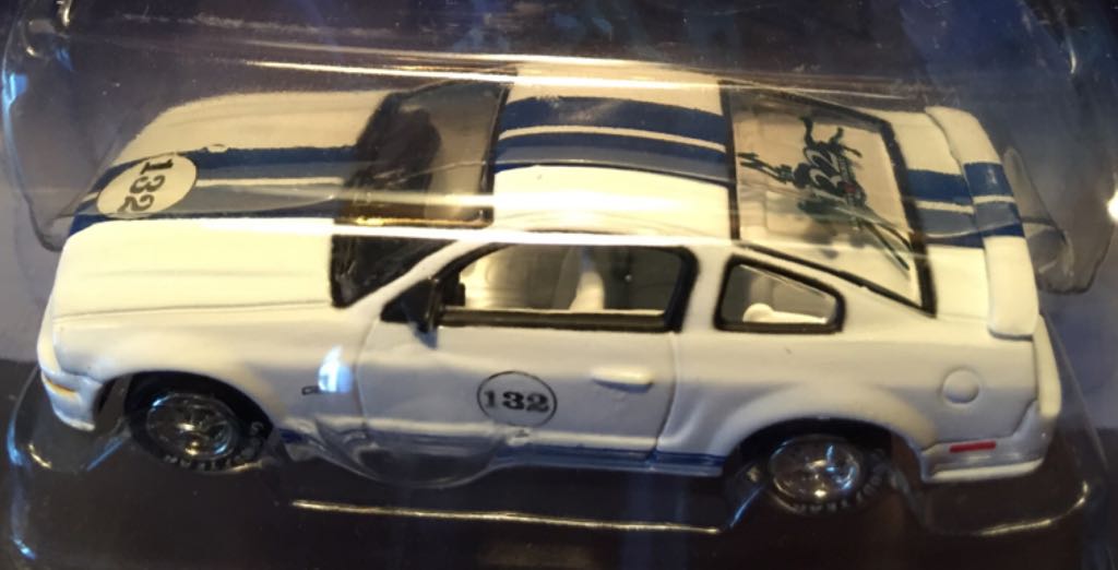 Ford Mustang GT 2005 - Kentucky Derby toy car collectible - Main Image 2