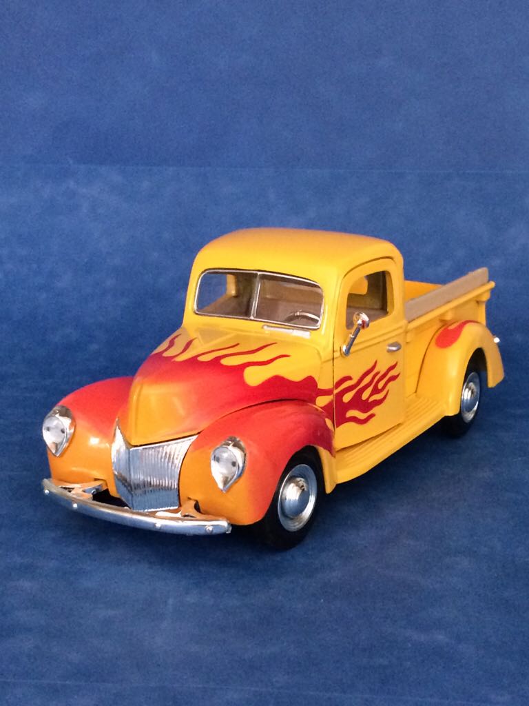 Hot Wheels Classics Series 4: Volkswagen Karmann Ghia