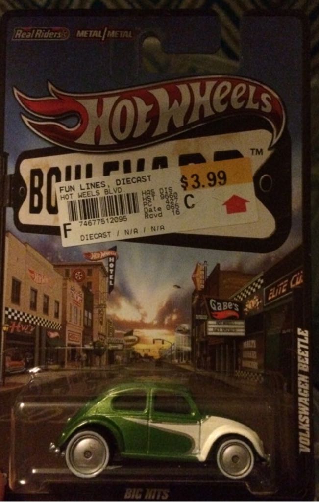 Volkswagen Beetle - Hot Wheels Boulevard: Big Hits toy car collectible - Main Image 1