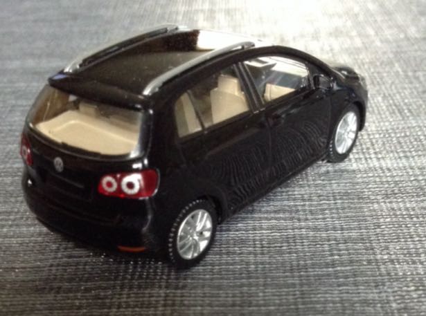 Vw Golf 5 Plus  toy car collectible - Main Image 2