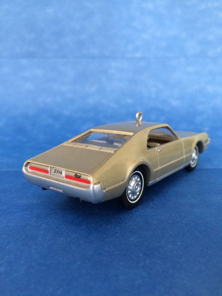 Mini Muscle Ornaments - Collector’s Series toy car collectible - Main Image 2