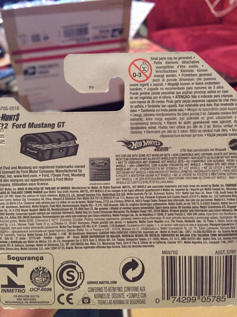 2005 Mustang Gt Gold Black Strip Super TH  toy car collectible - Main Image 2