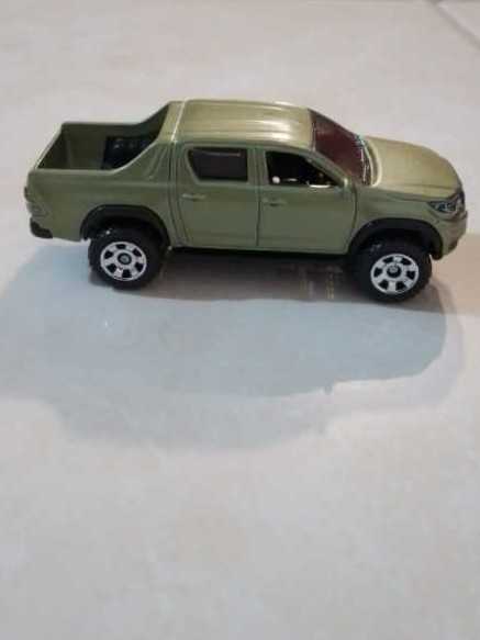 Toyota Hilux - Matchbox toy car collectible - Main Image 2