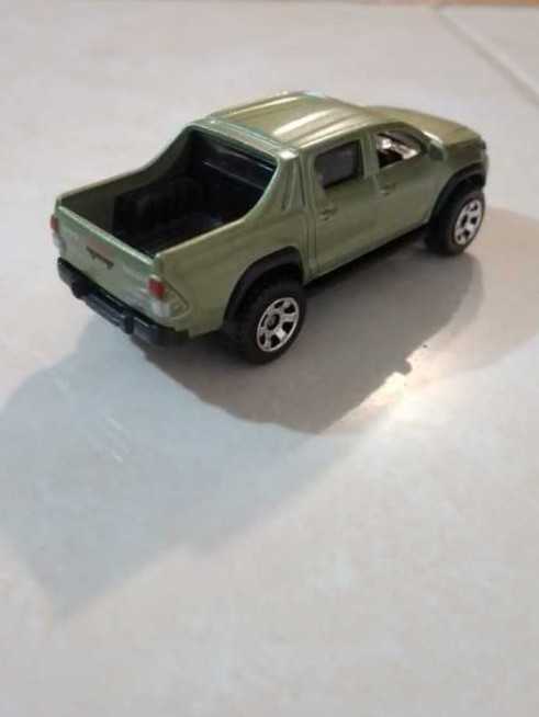 Toyota Hilux - Matchbox toy car collectible - Main Image 3