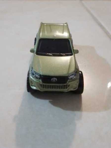 Toyota Hilux - Matchbox toy car collectible - Main Image 4