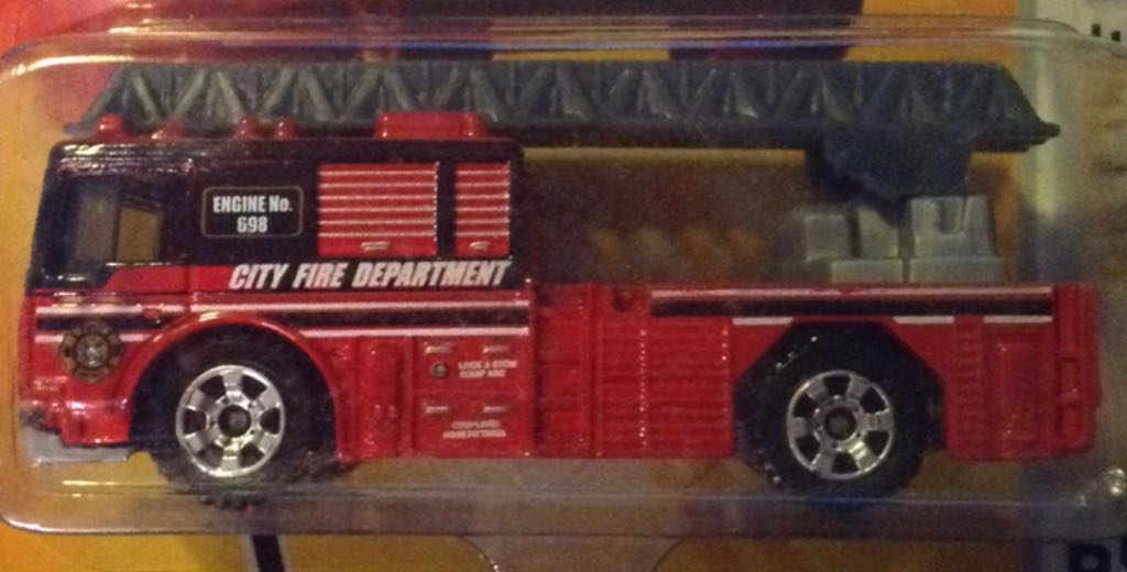 06 Fire Engine - Emergency Response toy car collectible - Main Image 2