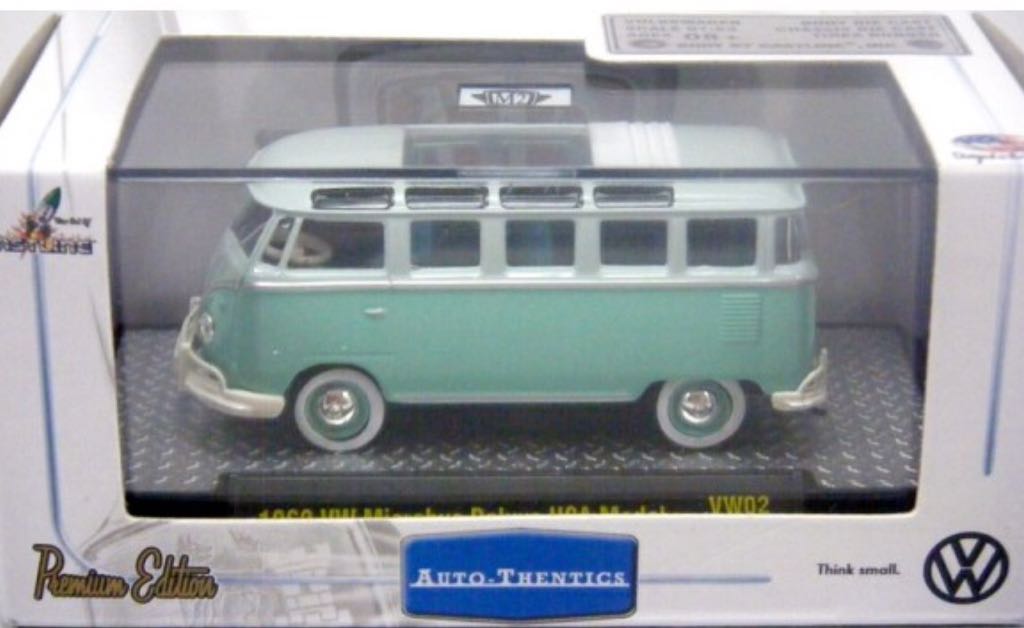 1962 VW Microbus Deluxe USA Model - Auto Thentics toy car collectible - Main Image 2