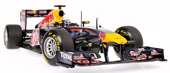 RedBull Renault RB7 - Minichamps toy car collectible - Main Image 2