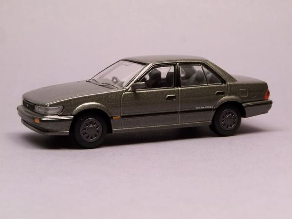 TOMICA LV-N11 - NISSAN BLUEBIRD 2.0 SSS ATTESA-X 1989 - Limited Vintage Neo toy car collectible - Main Image 2