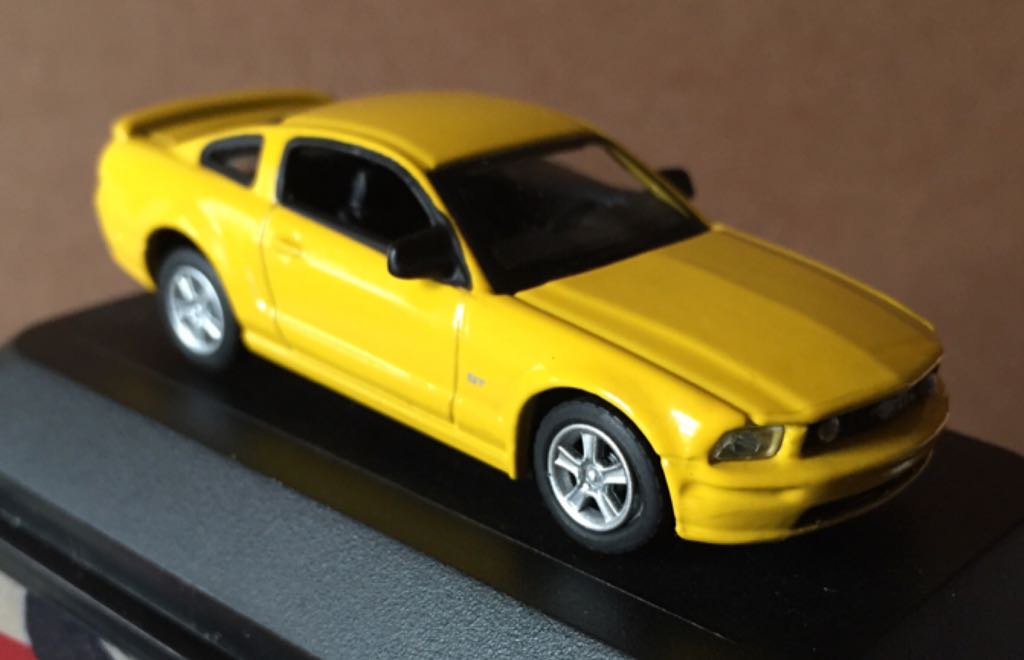 Ford Mustang GT 2005  toy car collectible - Main Image 2