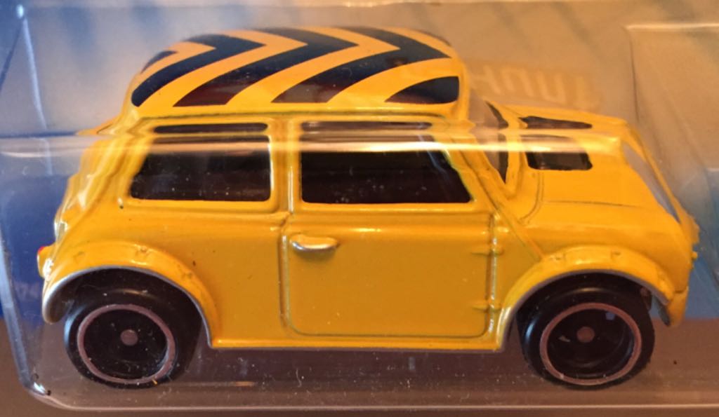Morris Mini - HW Treasure Hunt toy car collectible - Main Image 2