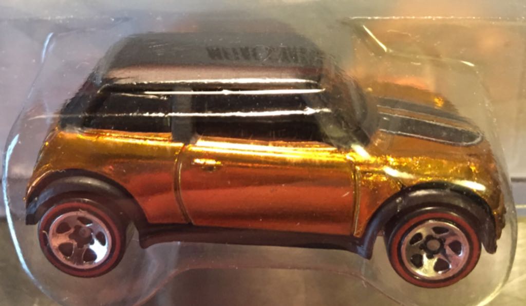 Mini Cooper 2001 - HW Classics toy car collectible - Main Image 2