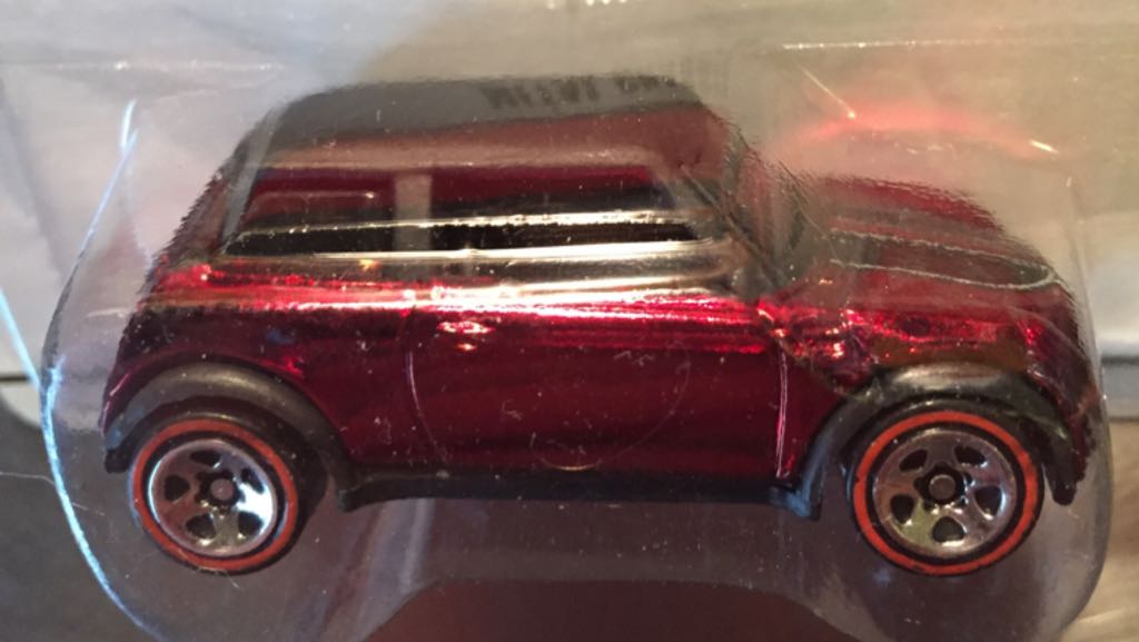 2001 Mini Cooper - HW Classics toy car collectible - Main Image 2