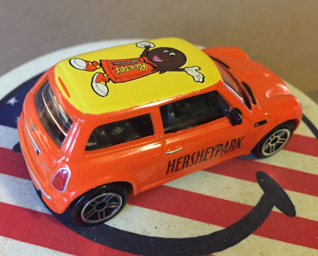 Mini Cooper 2001 - Hersheypark Reese’s Vehicle toy car collectible - Main Image 2