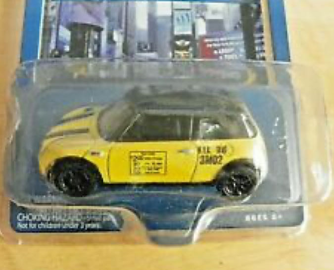 Mini Cooper 2001 - City Wheels New York City toy car collectible - Main Image 2