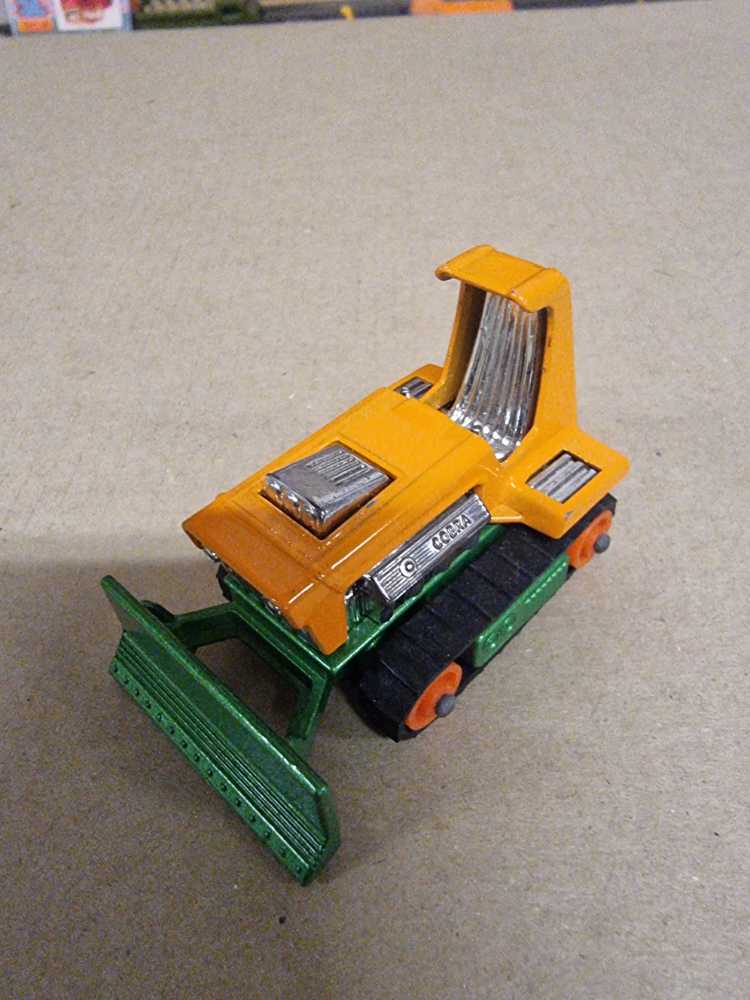 Big Bull - 1-75 Matchbox Superfast toy car collectible - Main Image 3