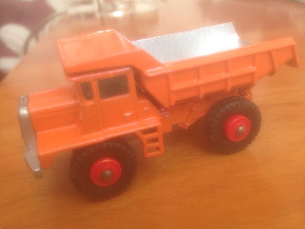RW 28D : Mack Dump Truck - 1-75 Regular Wheels toy car collectible - Main Image 1
