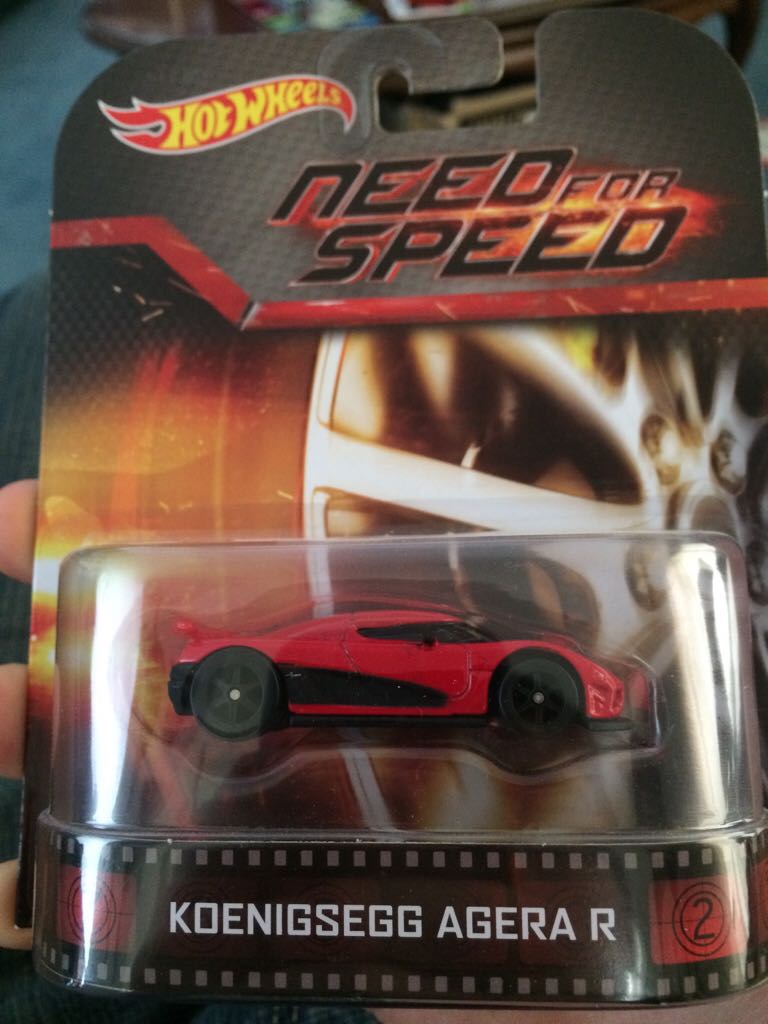 2.Koenigsegg Agera R - Hot Wheels Entertainment - Mix C (2014) toy car collectible - Main Image 2