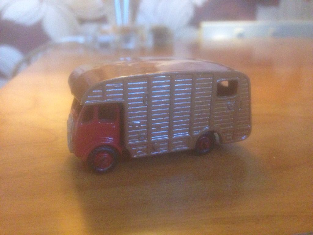 Matchbox - 1-75 Regular Wheels toy car collectible - Main Image 1