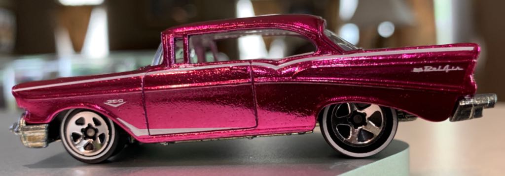 Chevy Bel Air - 1957 - 2005 HW Classics Series 1 toy car collectible - Main Image 2