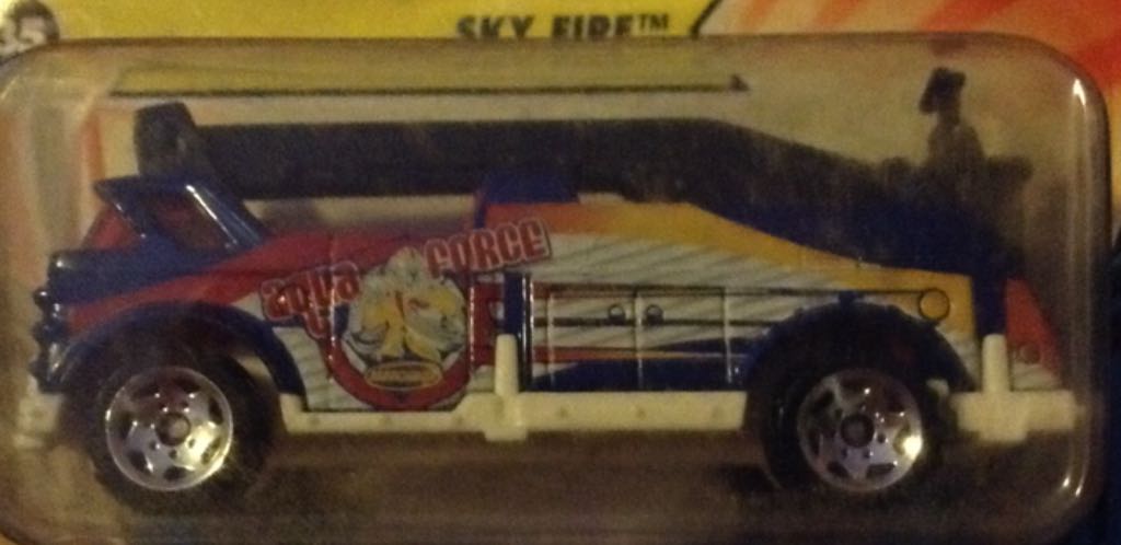 Bucket Fire Truck - Hero City toy car collectible - Main Image 2