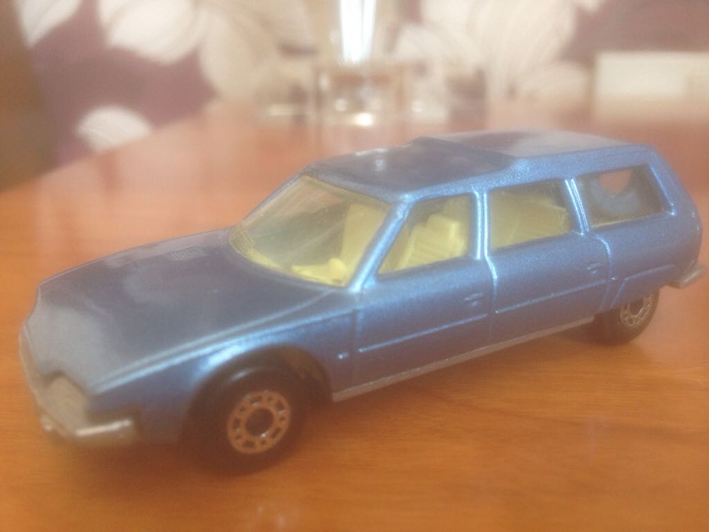 Matchbox - 1-75 Superfast toy car collectible - Main Image 1