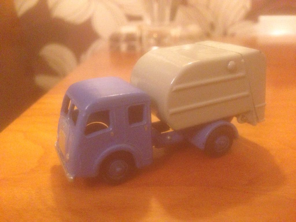 Matchbox - 1-75 Regular Wheels toy car collectible - Main Image 1