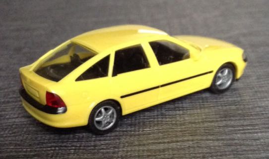 Opel Vectra B Fliessheck  toy car collectible - Main Image 2