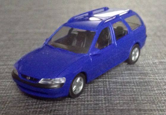 Opel Vectra B Caravan  toy car collectible - Main Image 1