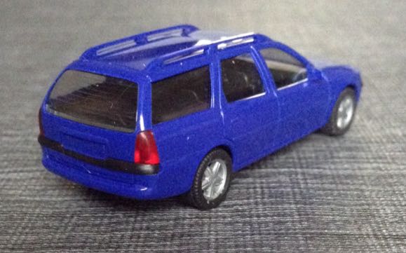 Opel Vectra B Caravan  toy car collectible - Main Image 2