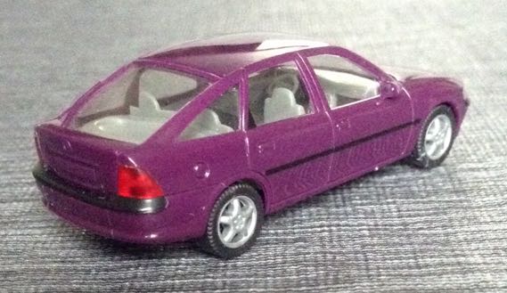 Opel Vectra B Fliessheck  toy car collectible - Main Image 2