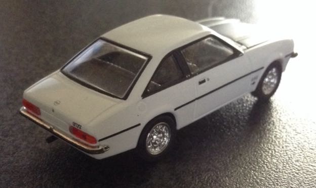 Opel Manta B GT-E  toy car collectible - Main Image 2