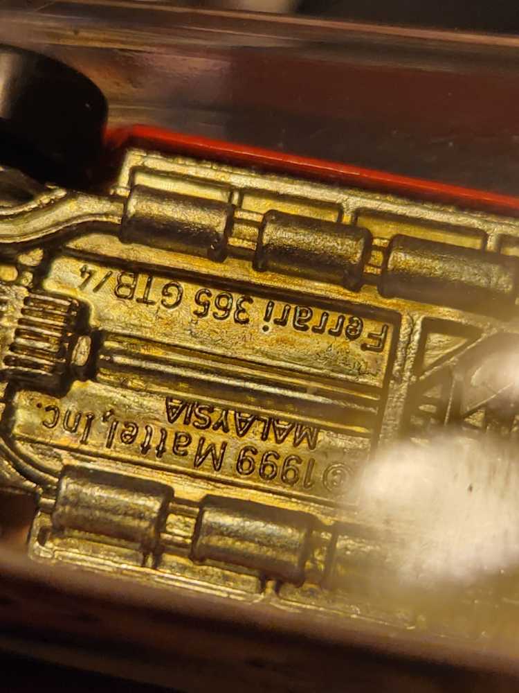 Ferrari 365 GTB/4 - first edition 2000 toy car collectible - Main Image 2