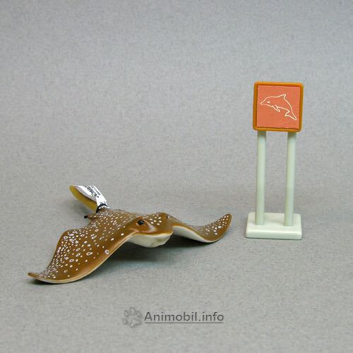 Spotted Eagle Ray  toy car collectible - Main Image 2
