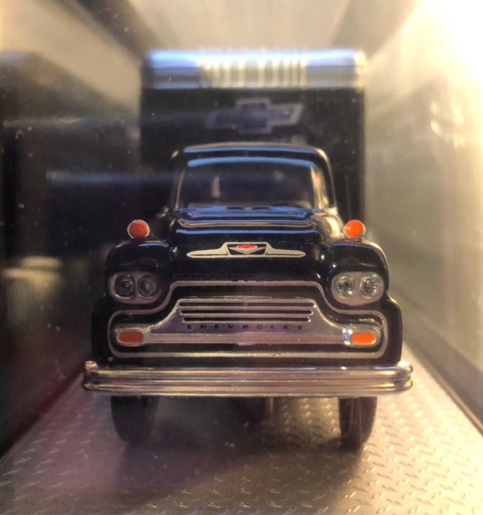 Chevrolet Spartan LCF (1958) & Chevrolet Apache Stepside - M2 Auto Haulers toy car collectible - Main Image 2
