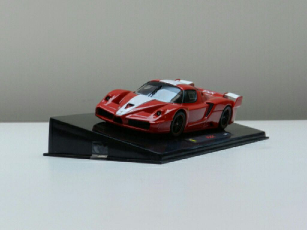 2005 Ferrari FXX Evoluzione  toy car collectible - Main Image 2