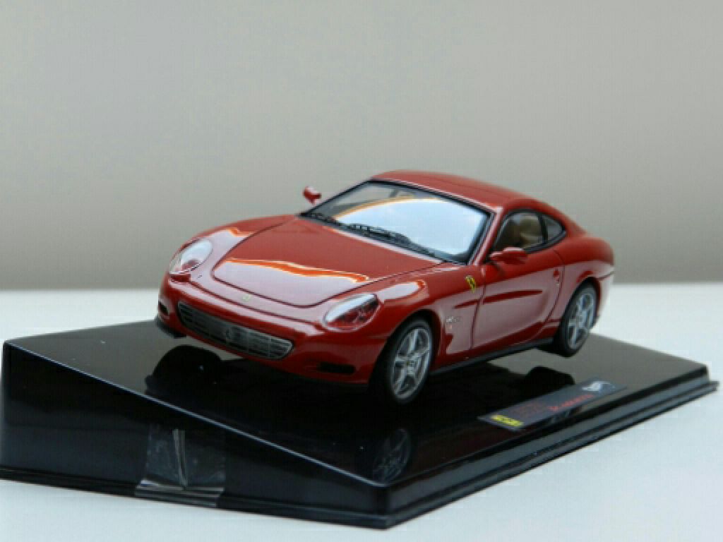 2004 Ferrari 612 Scagletti - Ferrari toy car collectible - Main Image 2