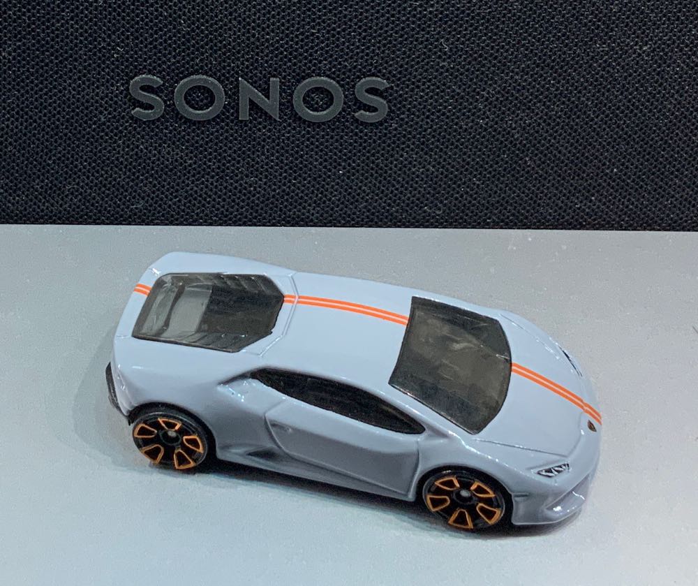 Lamborghini Huracan LP 610-4 - Lamborghini Amore toy car collectible - Main Image 2