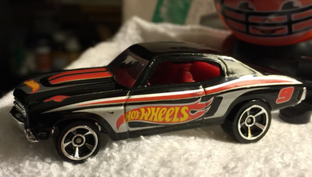 Hot Wheels ’70 Chevelle  toy car collectible - Main Image 2