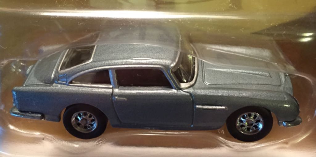 Aston Martin 1963 DB5 - HW Reto Entertainment toy car collectible - Main Image 2