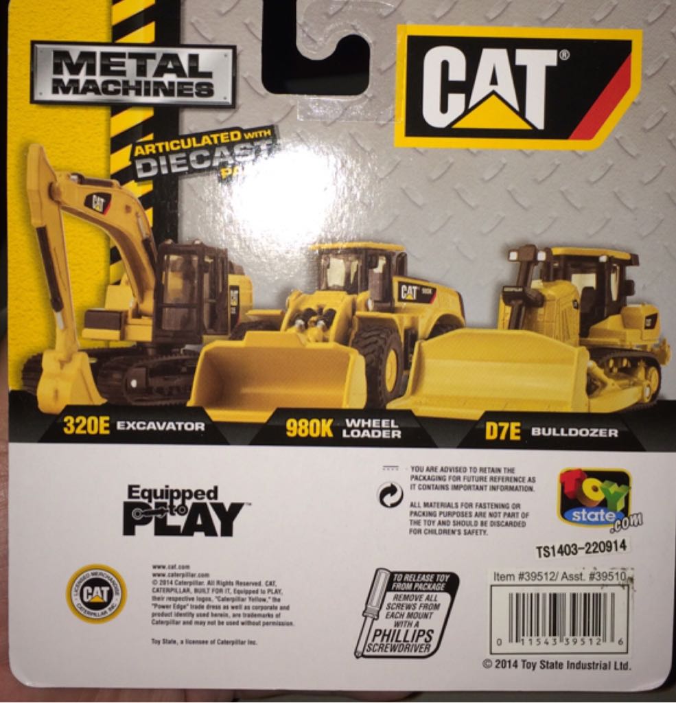 CAT Bulldozer D7E - Earth Movers toy car collectible - Main Image 2