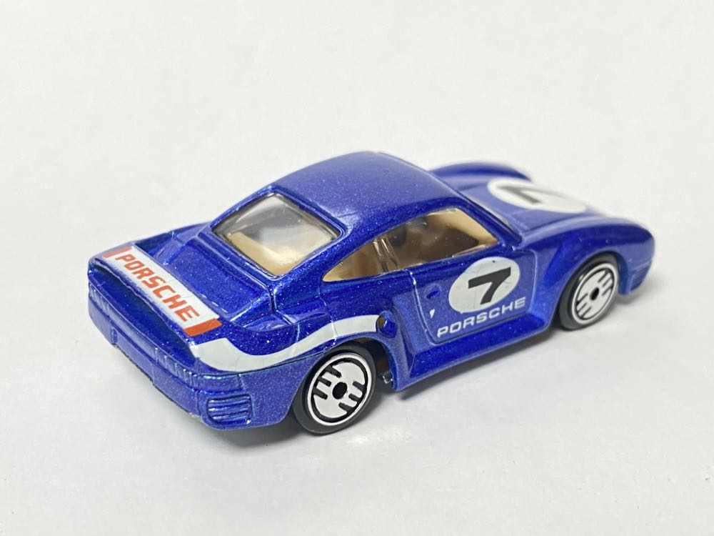 Porsche 959 - Ultra Hots toy car collectible - Main Image 2