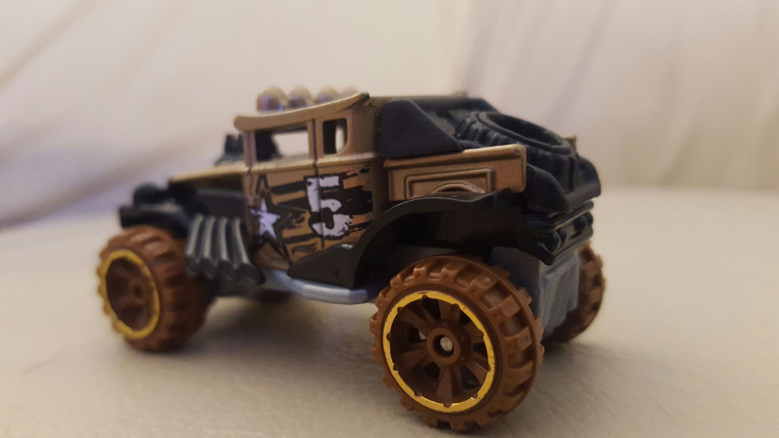 Baja Bone Shaker D - 2015 Desert Force 5-Pack toy car collectible - Main Image 2