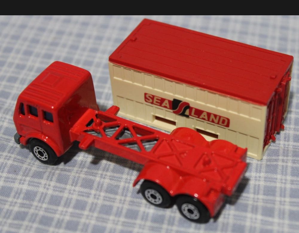 Mercedes Container Truck - 1-75 toy car collectible - Main Image 3